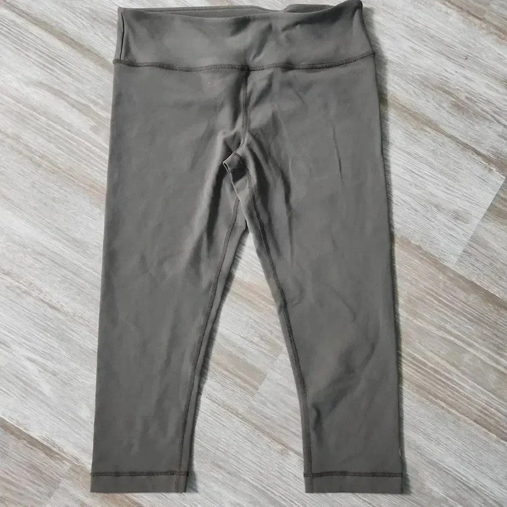 Zumba Solid Army Green Cropped Leggings